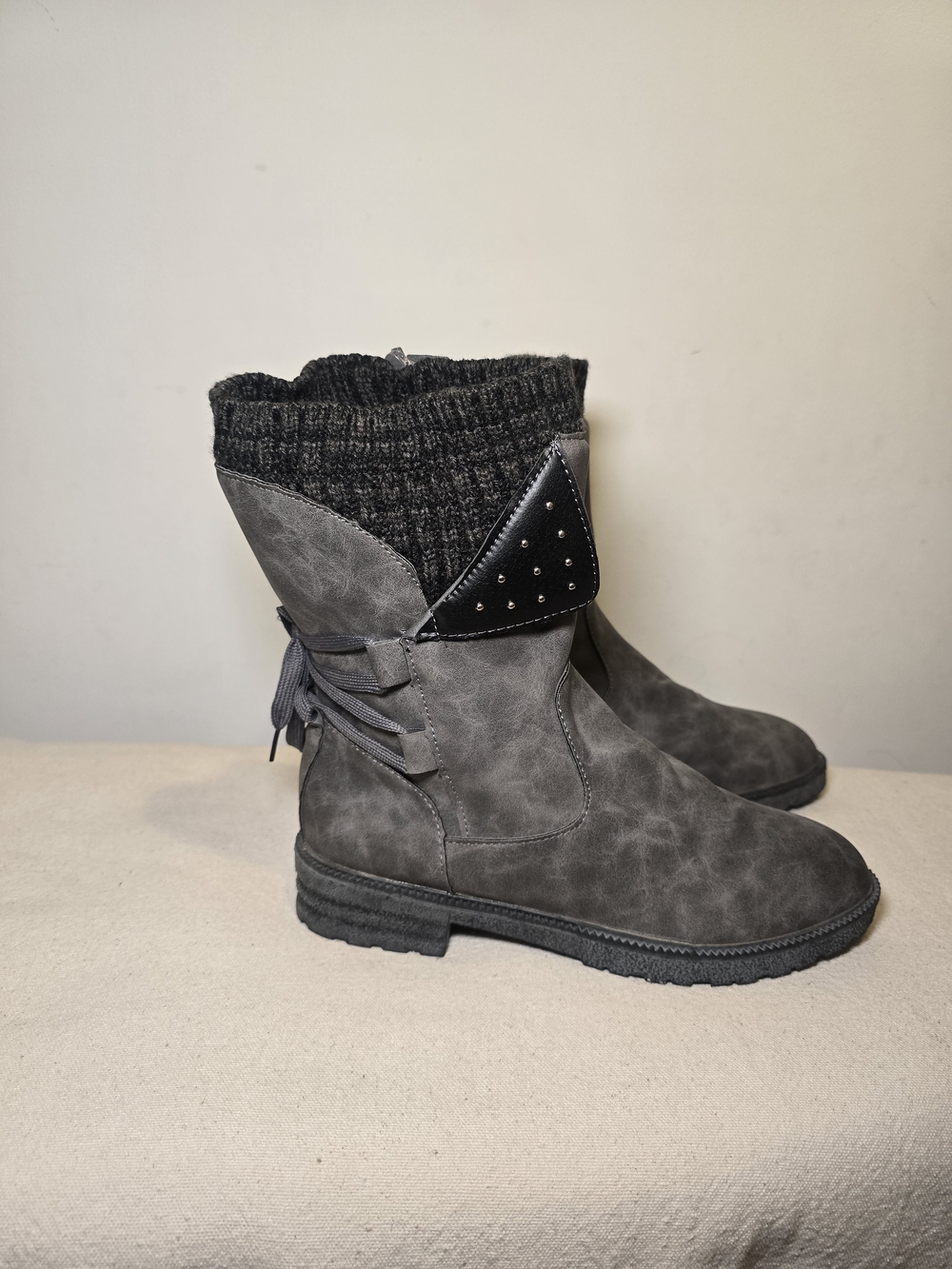 Women's Gray Mid Calf Knit-Cuff Snow Boots Size 10
